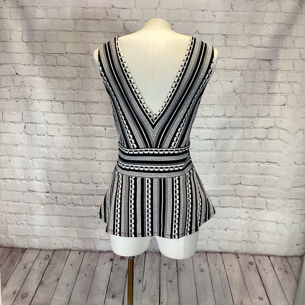405. Anthropologie Peplum Black & White Sleeveless Top NWT Size Large